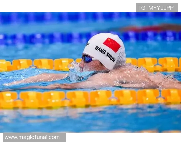 激情四射的游泳赛场，挑战极限的速度与力量，尽显运动员风采